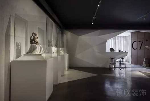 產品展示區玻璃柜裝修