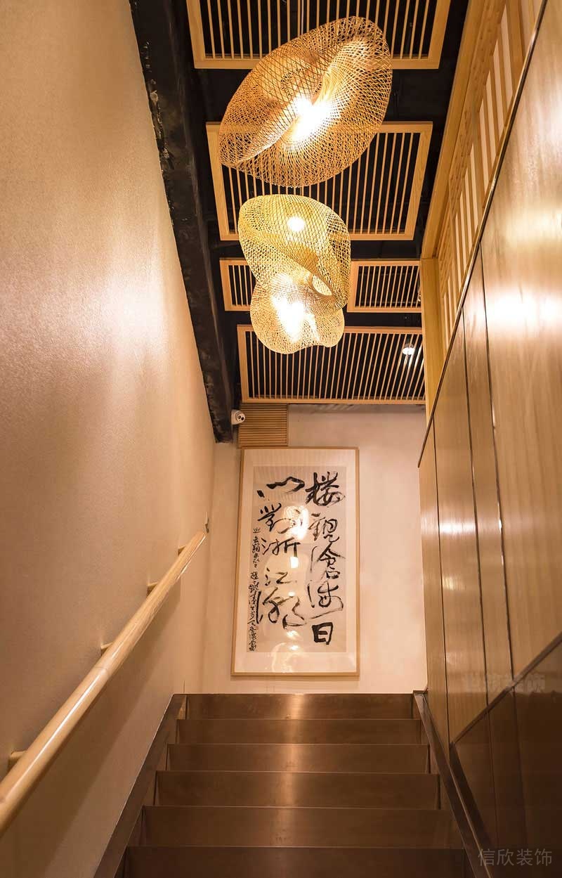 新中式風(fēng)格餐廳樓梯過(guò)道燈光氛圍