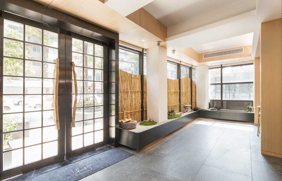 深圳羅湖美容店門廳裝修設(shè)計(jì)