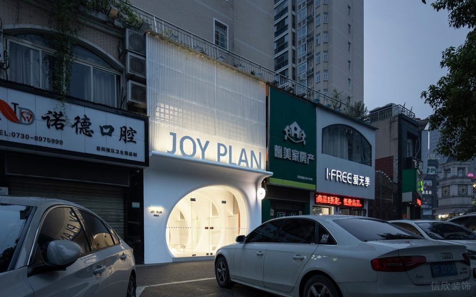 深圳市龍崗區(qū)橫崗錦鋪女裝店門面外觀燈光裝修設(shè)計(jì)