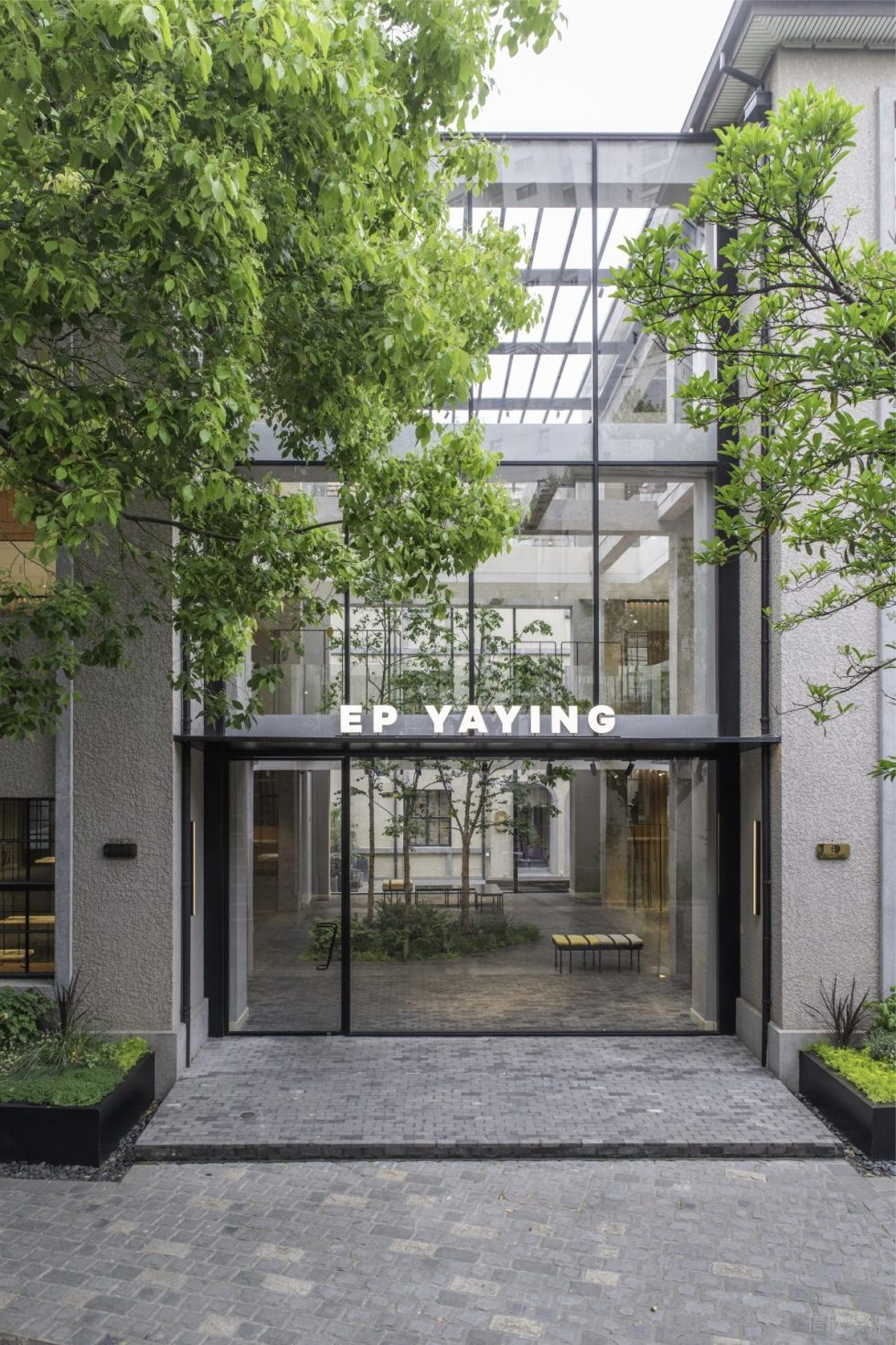 深圳市福田區(qū)黃岡買手店ep Yaying潮牌旗艦店裝修設(shè)計(jì)-正立面