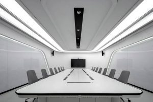深圳羅湖深潤大廈摩登現(xiàn)代風辦公室裝修案例白色調會議室效果圖