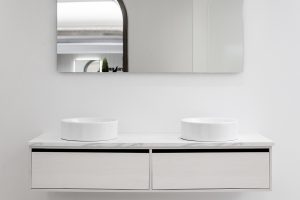 白色主調(diào)衛(wèi)浴展廳裝修方案 白色烤瓷洗手盆